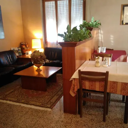 Elena Hotel 2*